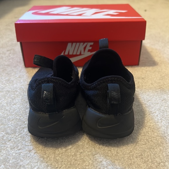 Nike Black slip on sneakers size 10C - Picture 5 of 5